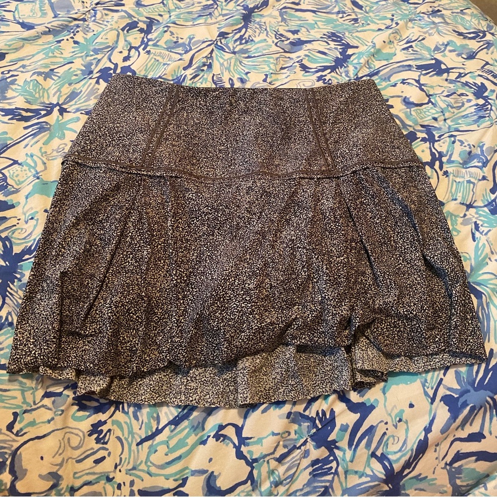 Lululemon skirt, spotted black and white, size 4